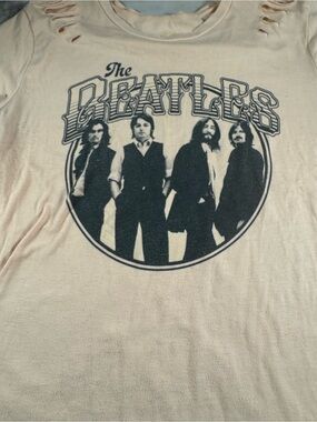 The Beatles Denizen by Levi’s Distressed Band Shirt Womens Size  M  Peach Pink